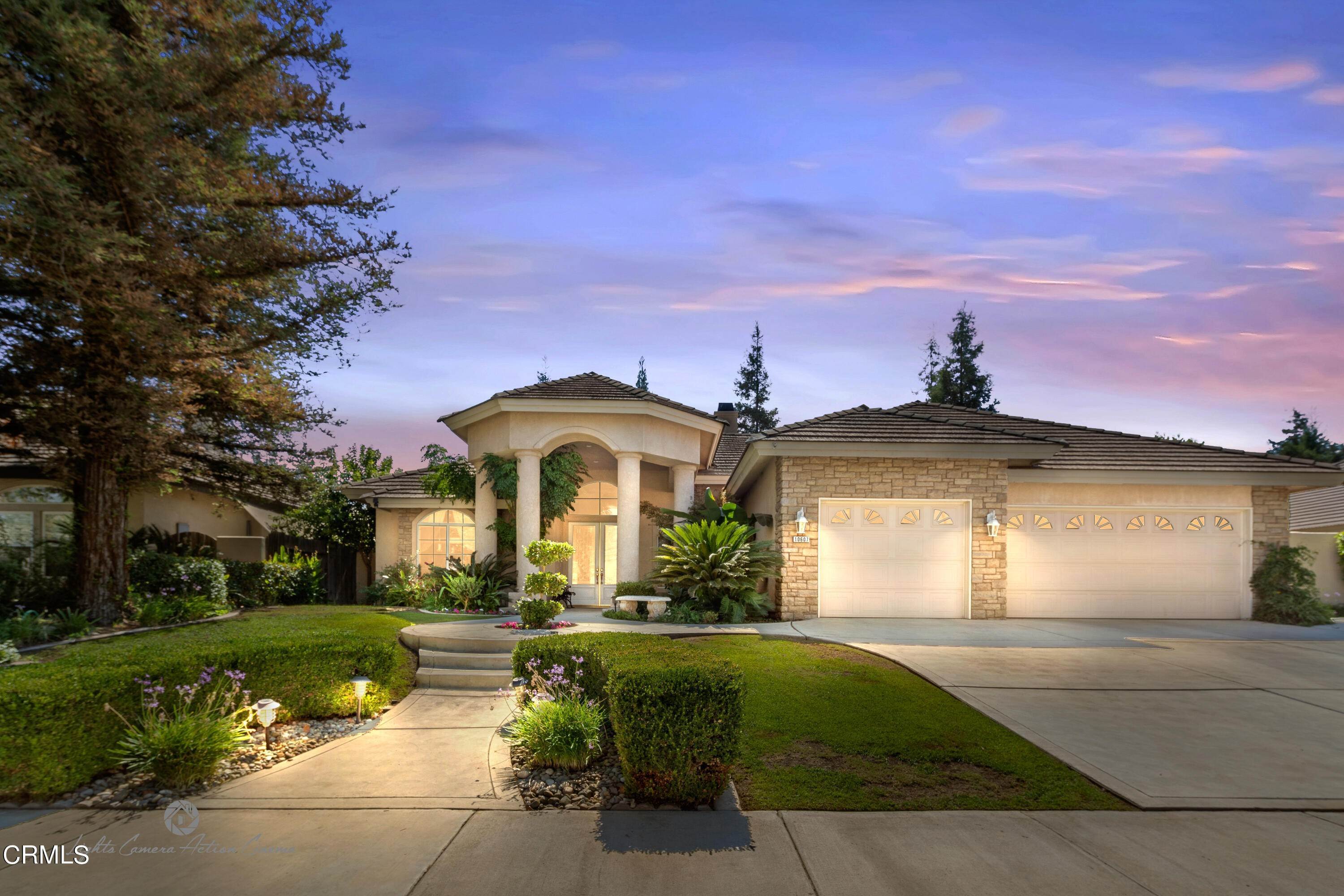 Single Family Homes 为 销售 在 10607 Cliffside Street Bakersfield, 加利福尼亚州 93311 美国