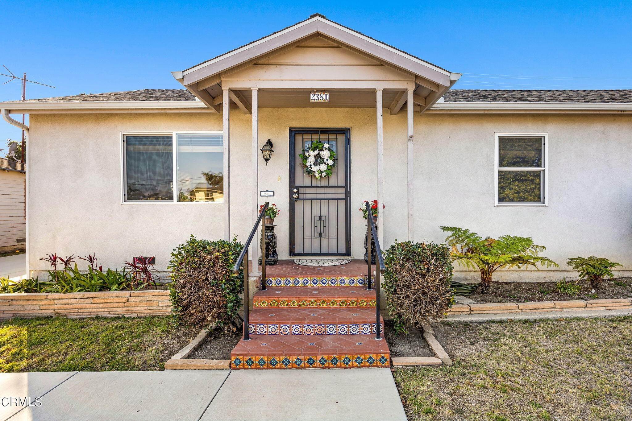 Single Family Homes 为 销售 在 2381 James Avenue 凡吐拉市, 加利福尼亚州 93003 美国
