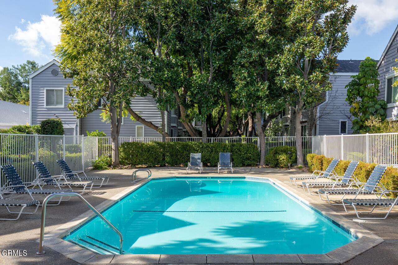 20. Townhouse for Sale at 593 North Garfield Avenue 4 #4 593 North Garfield Avenue 4 Pasadena, California 91101 United States