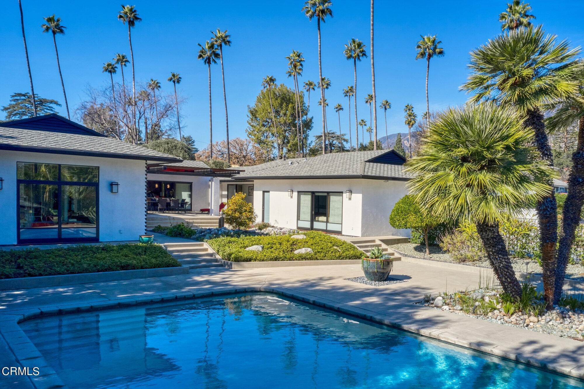47. Single Family Homes for Sale at 2174 Midlothian Drive Altadena, California 91001 United States