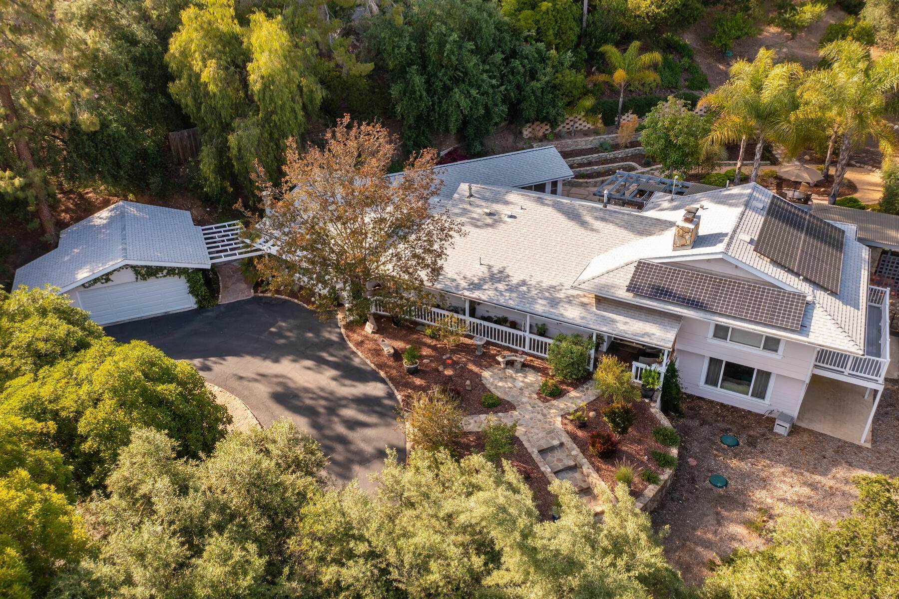25. Single Family Homes for Sale at 1464 Foothill Rd. 1464 Foothill Road Ojai, California 93023 United States