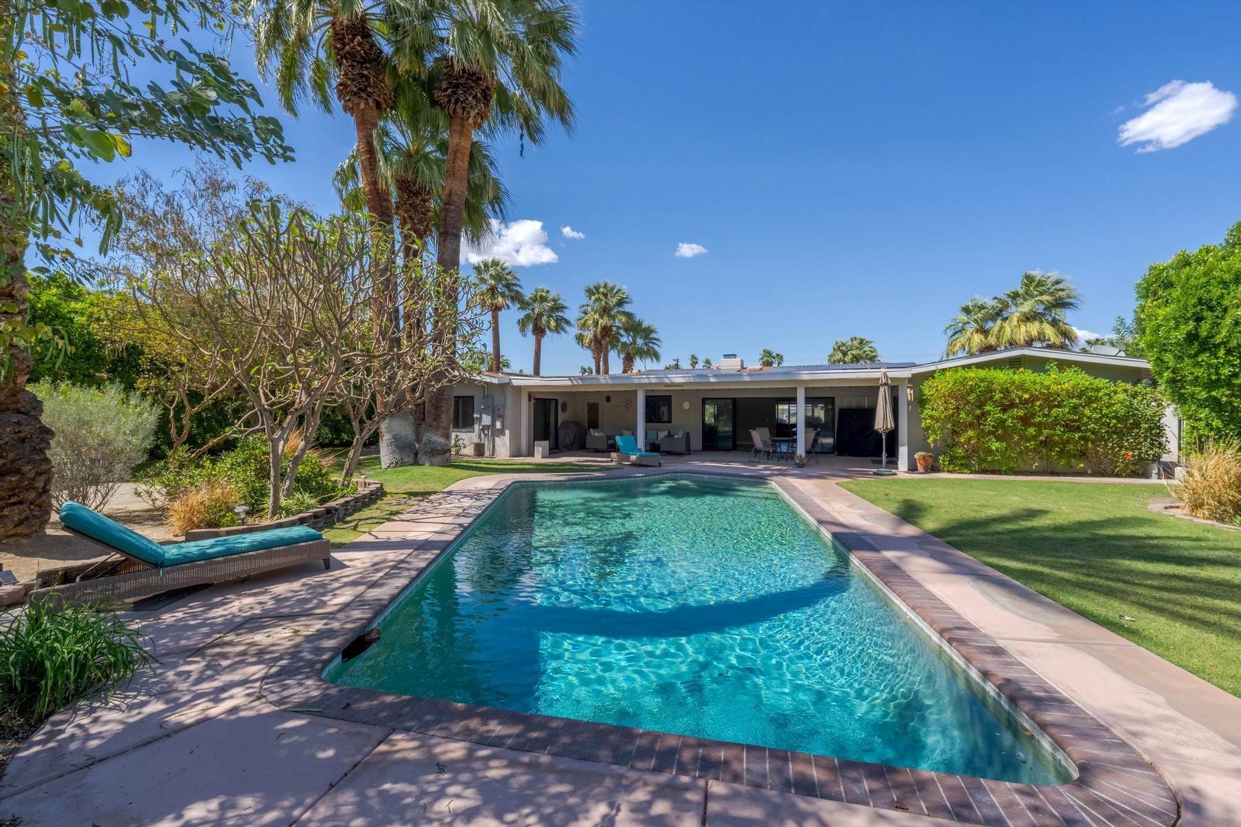 Single Family Homes for Sale at Stunning South Palm Desert Pool Home 74465 Old Prospector Trail Palm Desert, California 92260 United States