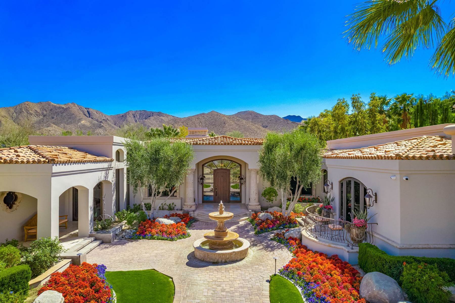 Single Family Homes 为 销售 在 Stunning Mediterranean estate with gorgeous southern views 307 Canyon Drive Palm Desert, 加利福尼亚州 92260 美国