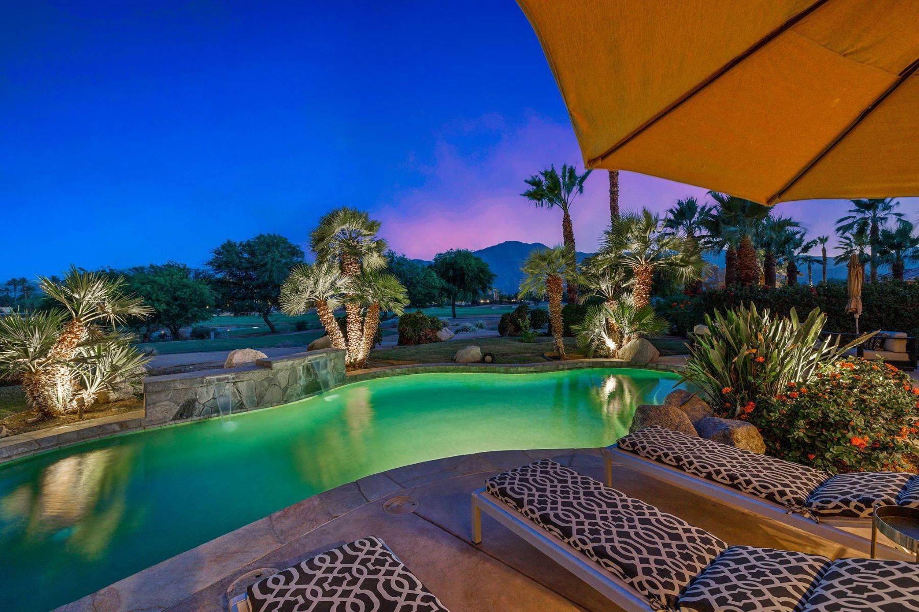 Single Family Homes 为 销售 在 Ideally located PGA West getaway 81575 Tiburon Drive La Quinta, 加利福尼亚州 92253 美国