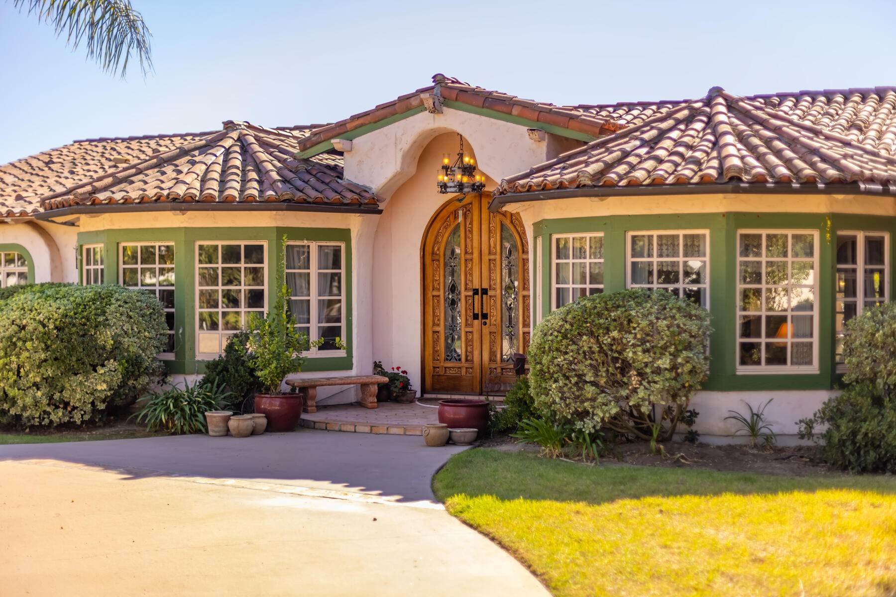3. Single Family Homes for Sale at Casa de los Encinos 12147 Linda Flora Drive Ojai, California 93023 United States