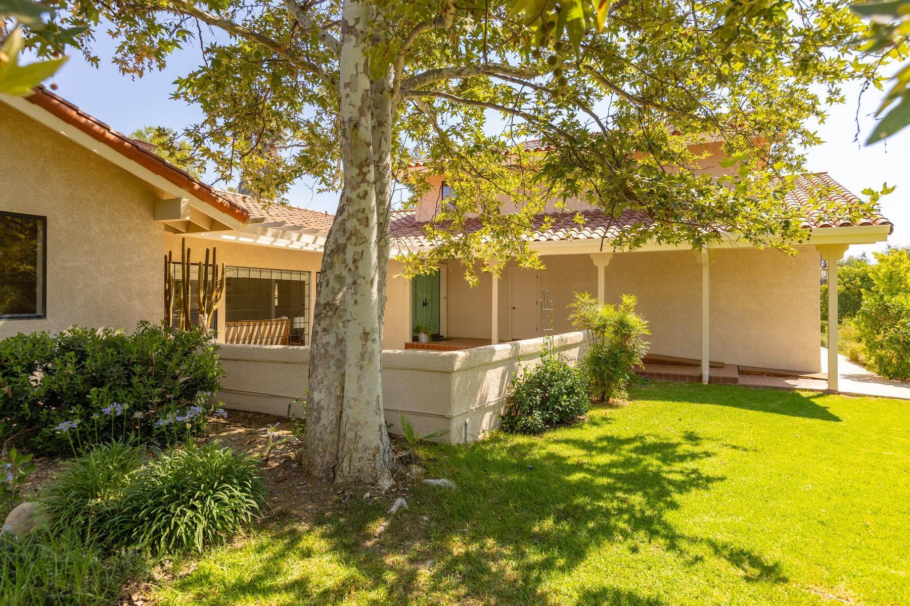 5. Single Family Homes for Sale at Persimmon Hill Estate 420 Saddle Lane Ojai, California 93023 United States