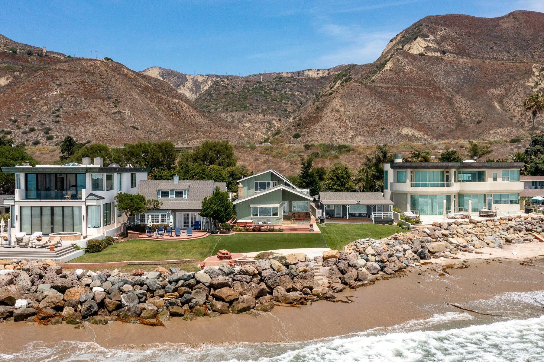 3. Single Family Homes for Sale at Solimar Point Beachhouse 2908 Solimar Beach Drive Ventura, California 93001 United States