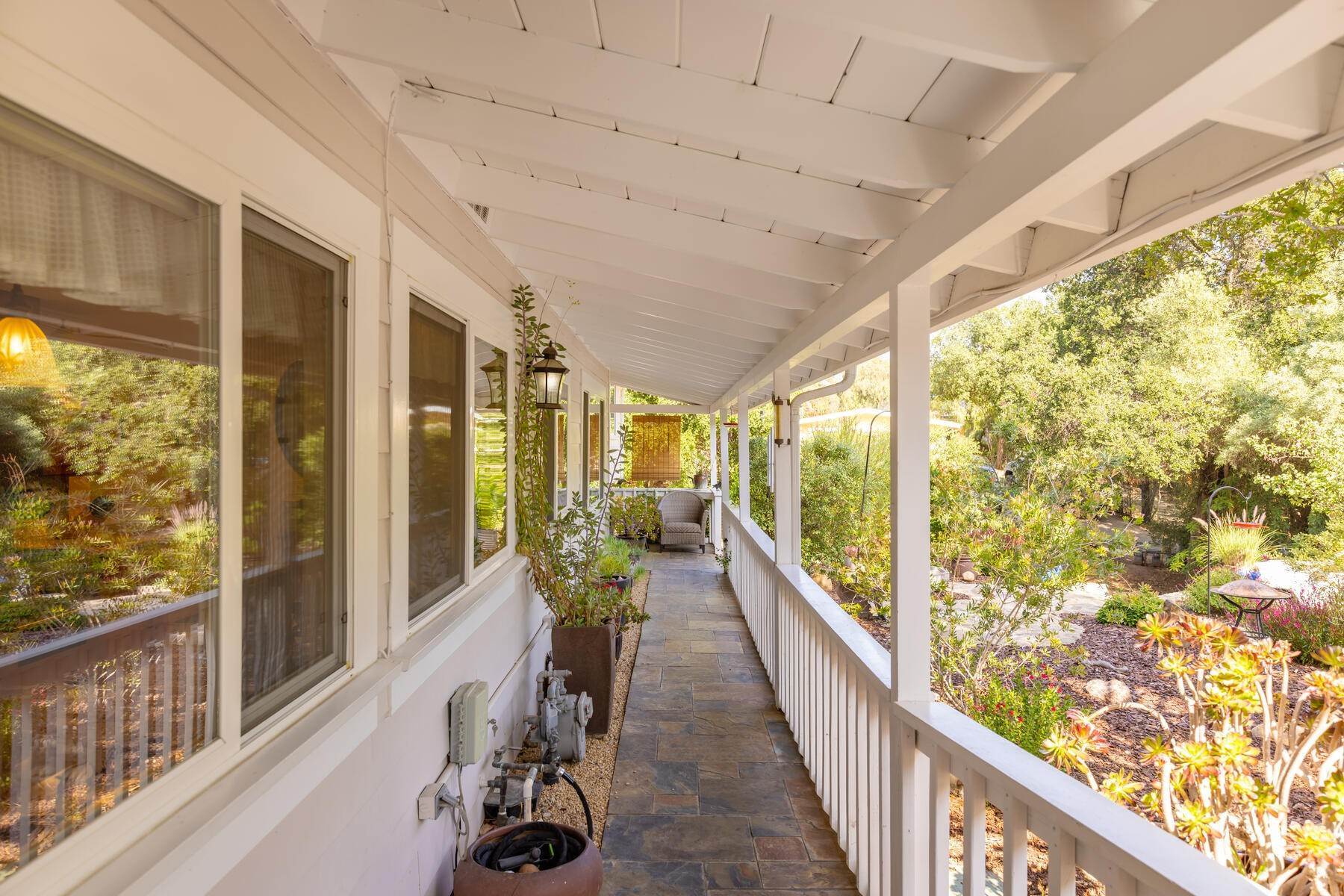 31. Single Family Homes for Sale at 1464 Foothill Rd. 1464 Foothill Road Ojai, California 93023 United States