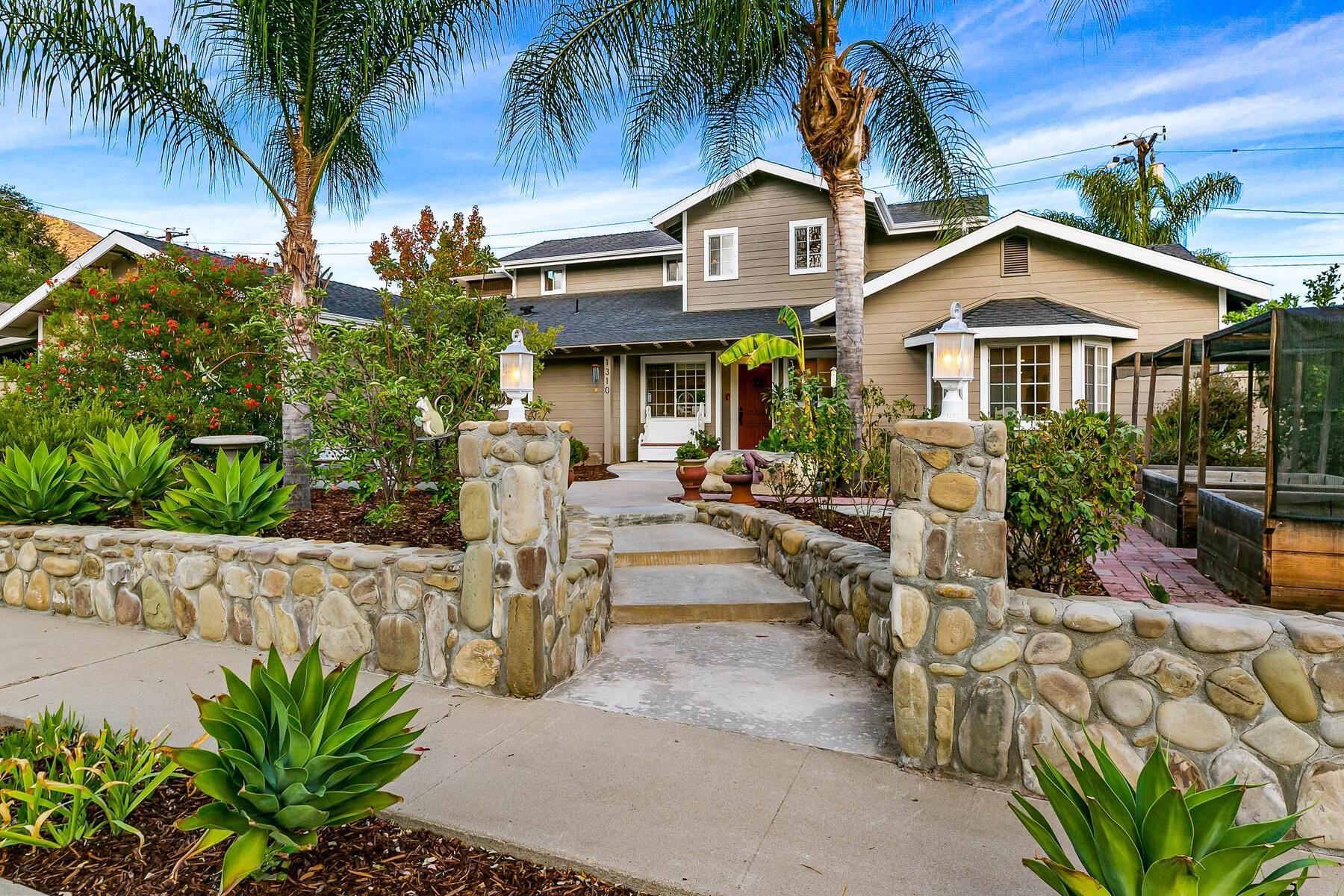 11. Single Family Homes for Sale at Daly Estates Home 1310 Drown Avenue Ojai, California 93023 United States