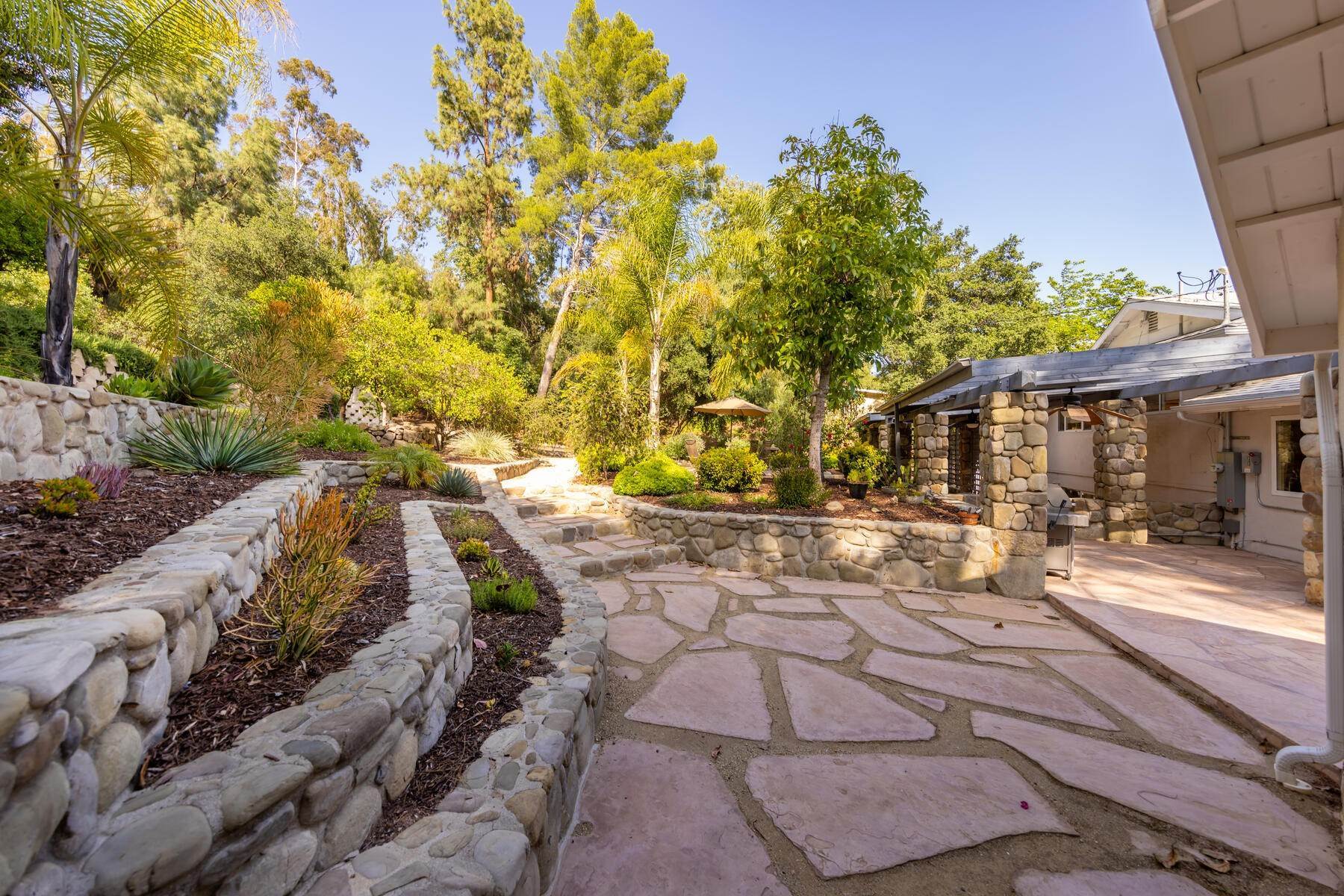 33. Single Family Homes for Sale at 1464 Foothill Rd. 1464 Foothill Road Ojai, California 93023 United States