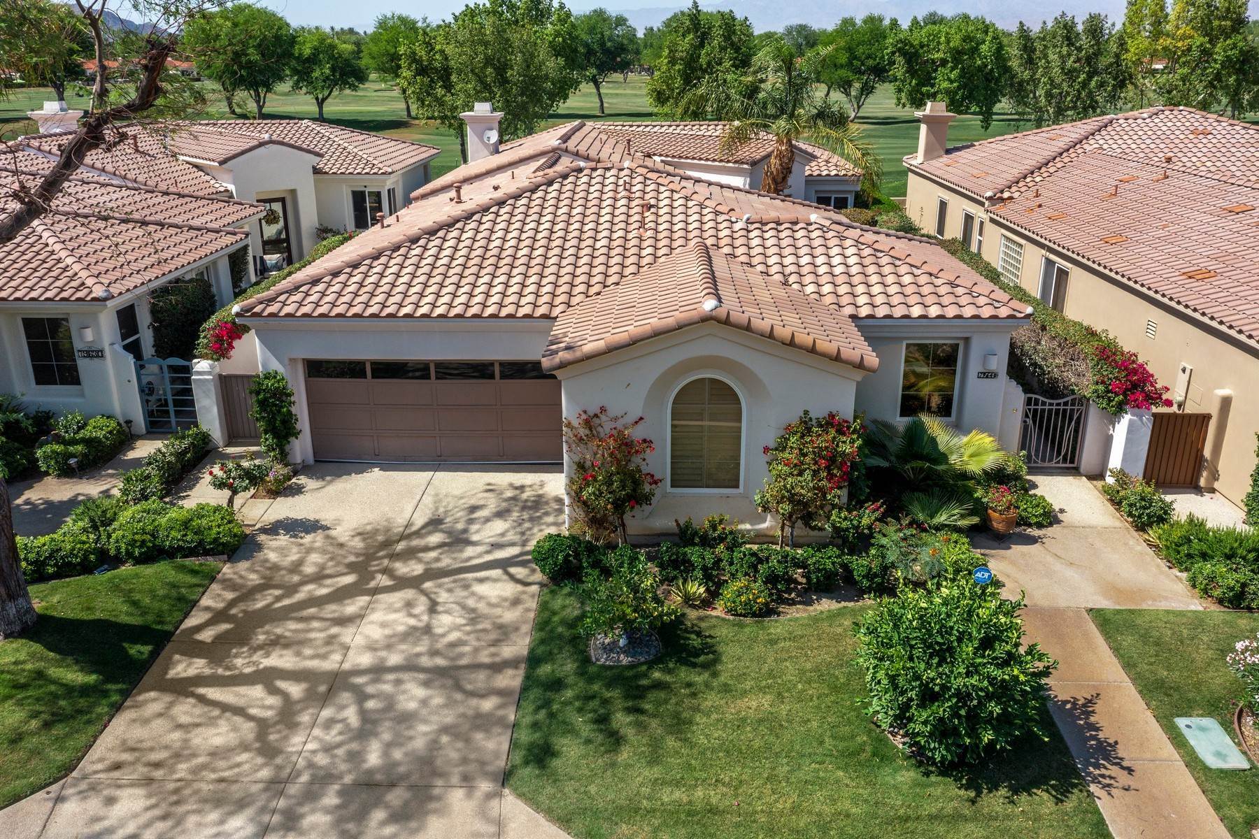 Single Family Homes 为 销售 在 Stunning Golf Course View Home 79640 Baya La Quinta, 加利福尼亚州 92253 美国