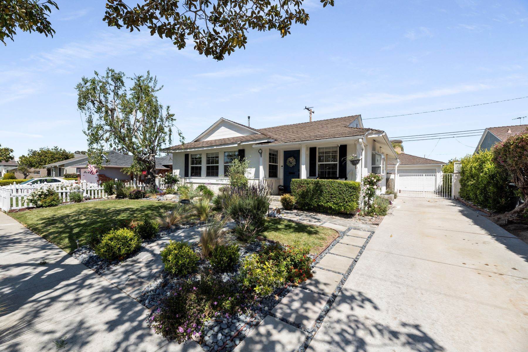 Single Family Homes por un Venta en 21510 Talisman Street, Torrance, CA 90503 21510 Talisman Street Torrance, California 90503 Estados Unidos