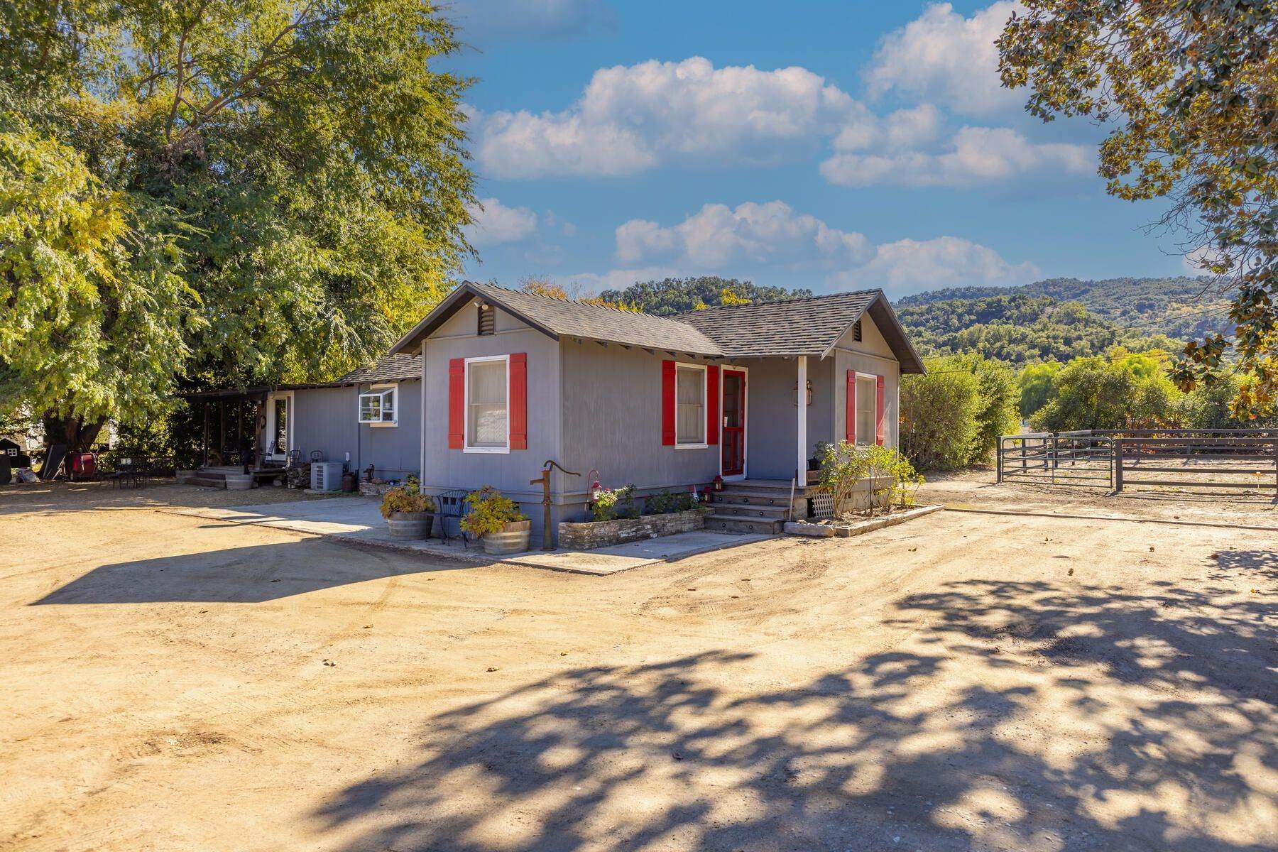 3. Single Family Homes for Sale at 11262 Sulphur Mountain Rd. 11262 Sulphur Mountain Road Ojai, California 93023 United States