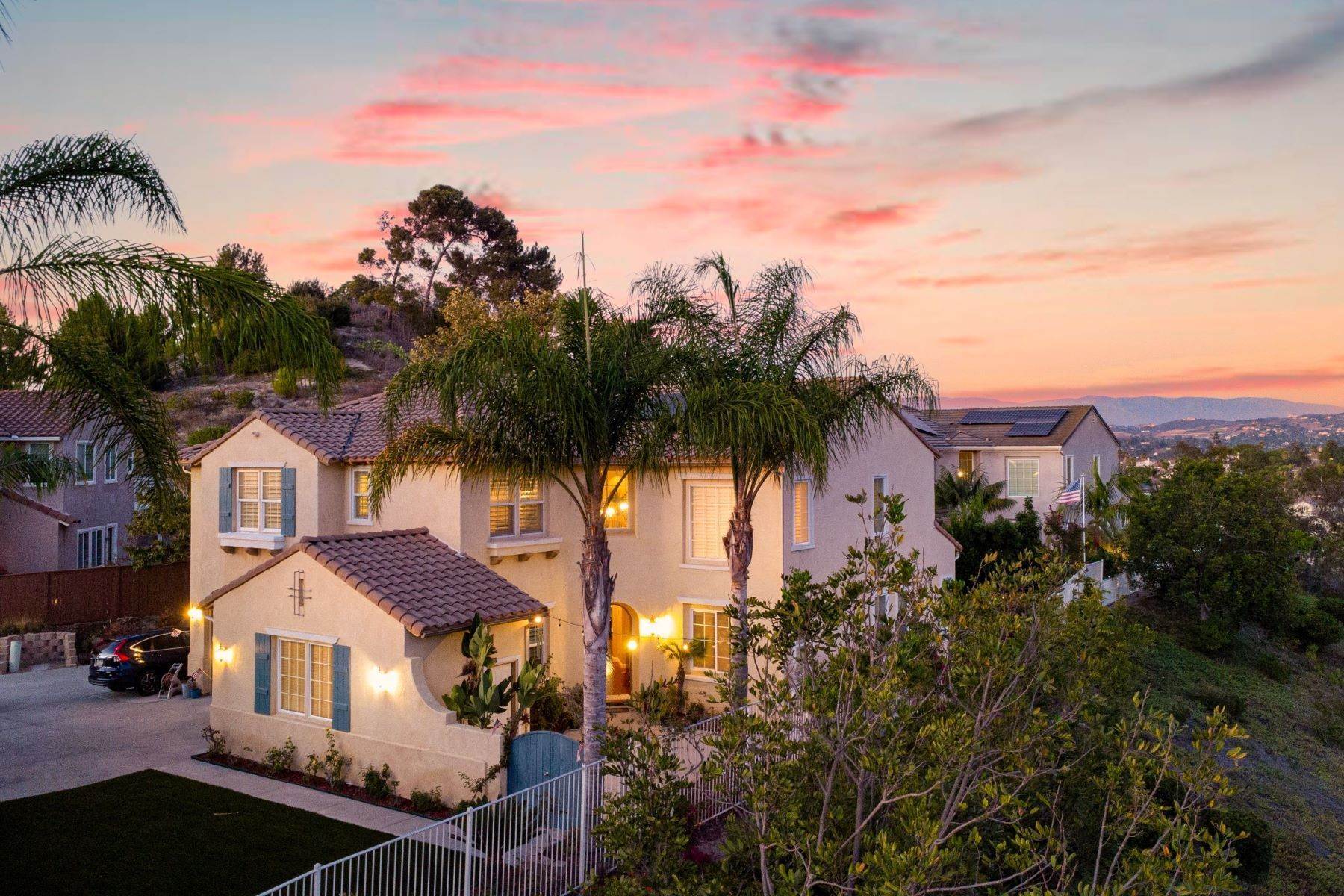 Single Family Homes 为 销售 在 Private and beautiful home in Oceanside! 1330 Panorama Ridge Road 欧申赛德, 加利福尼亚州 92056 美国