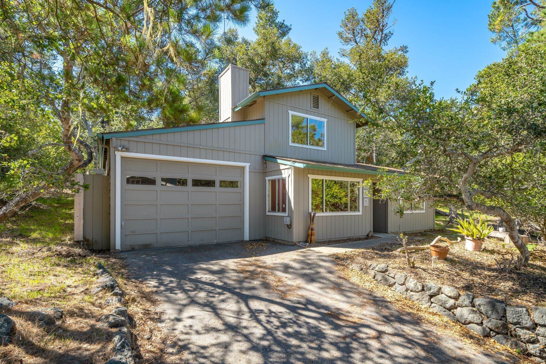 Single Family Homes for Sale at Lovely Cambria Home! 2020 Dorking Avenue Cambria, California 93428 United States