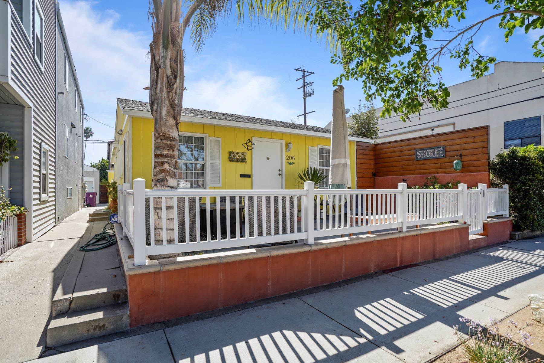 Single Family Homes 在 206 Glendora Avenue, Long Beach, CA 90803 206 Glendora Avenue 长滩, 加利福尼亚州 90803 美国