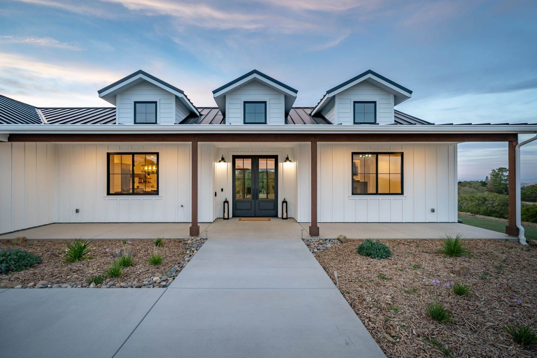 Single Family Homes for Sale at Exceptionally Elegant Contemporary Farmhouse! 10820 Vista Road Atascadero, California 93422 United States