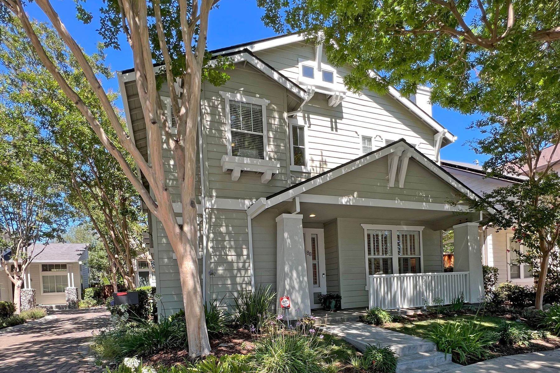 Single Family Homes 为 销售 在 Stunning Remodeled Naglee Park Craftsman 88 South 16th Street 圣何塞, 加利福尼亚州 95112 美国