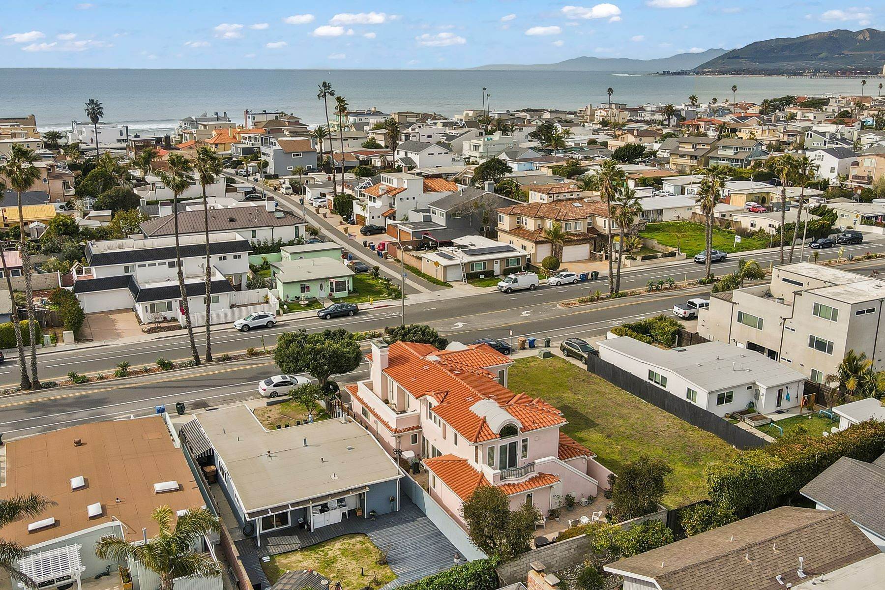 42. Single Family Homes for Sale at 2861 Pierpont Boulevard, Ventura, CA, 93001 2861 Pierpont Boulevard Ventura, California 93001 United States