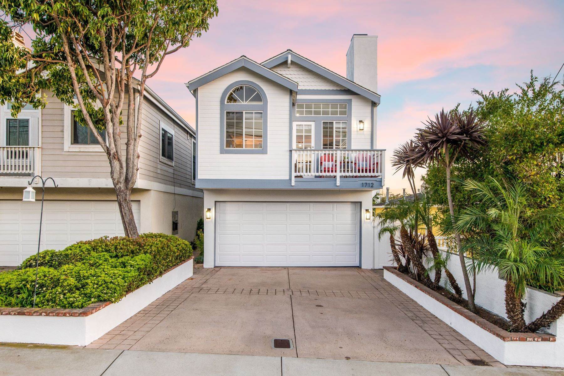 Single Family Homes 为 销售 在 1712 Speyer Lane, Redondo Beach, CA 90278 1712 Speyer Lane 雷东多海滩, 加利福尼亚州 90278 美国