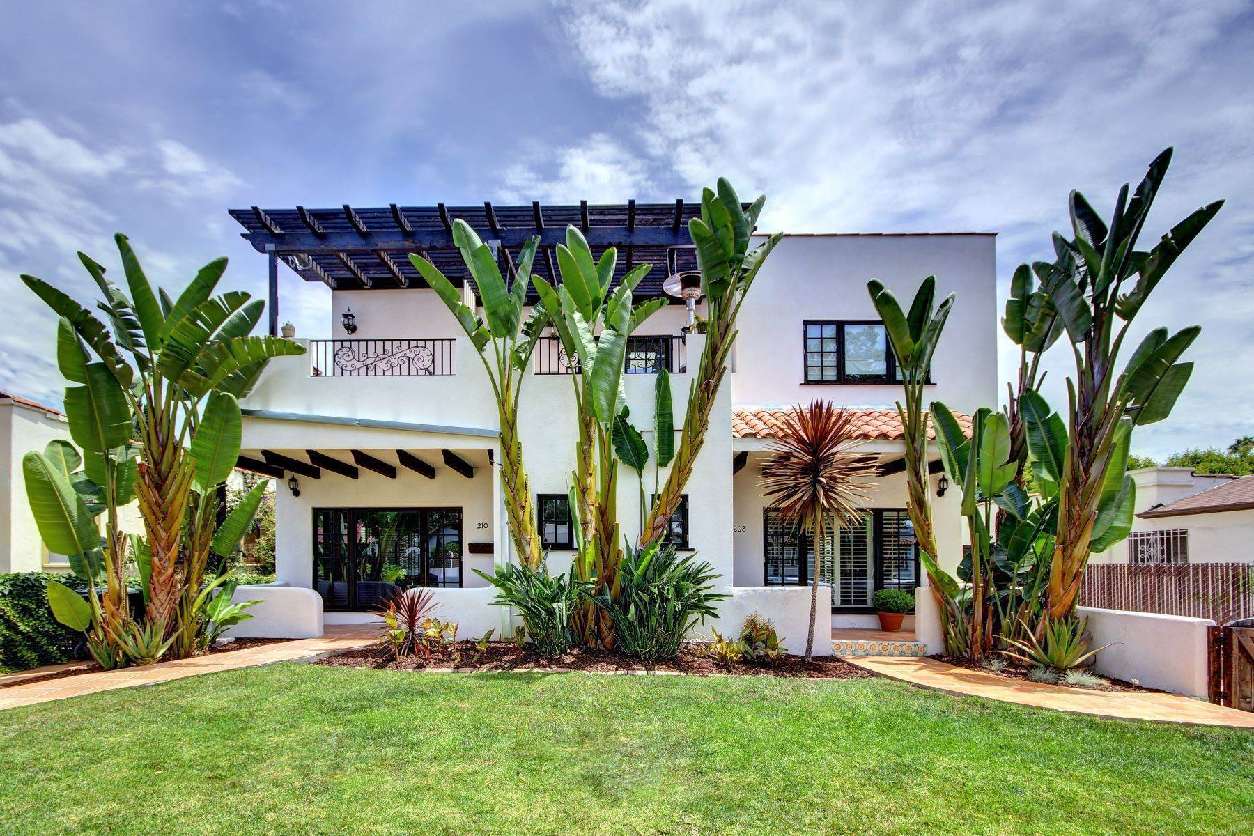 Other Residential Homes por un Venta en 1208 Poinsettia Drive West Hollywood, California 90046 Estados Unidos