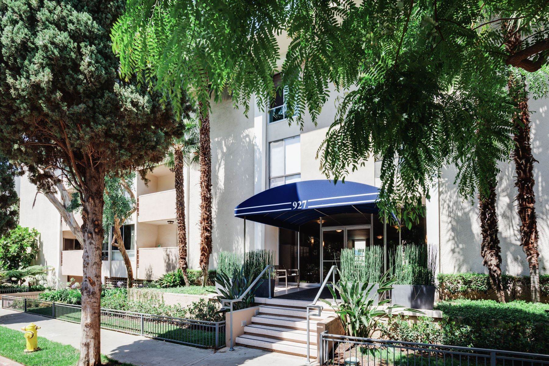 Condominiums for Sale at 927 North Kings Road West Hollywood, California 90069 United States