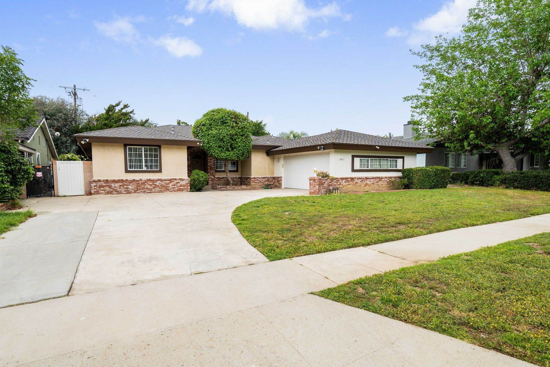 Single Family Homes 为 销售 在 9417 Dempsey Avenue 北希尔斯, 加利福尼亚州 91343 美国