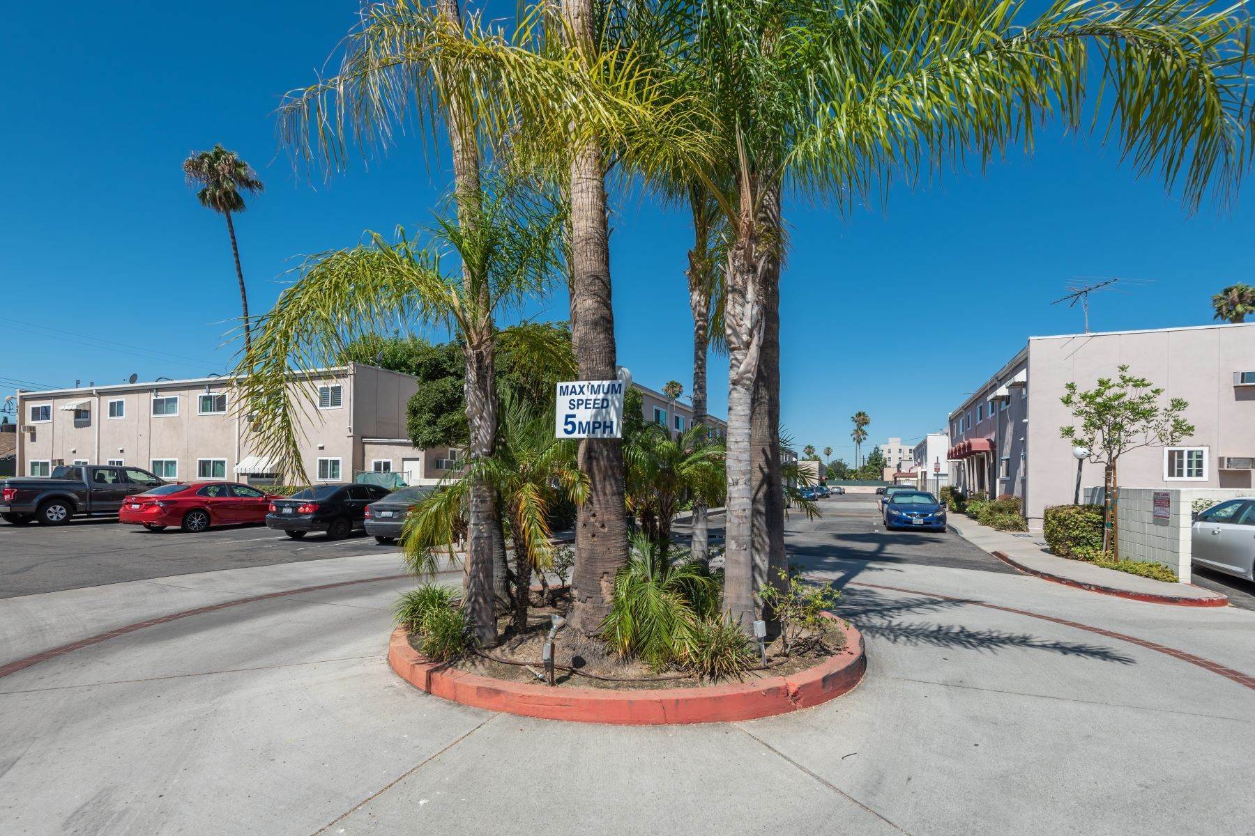 Co-op Properties for Sale at 7141 Coldwater Canyon Avenue, Unit 14 North Hollywood, California 91605 United States