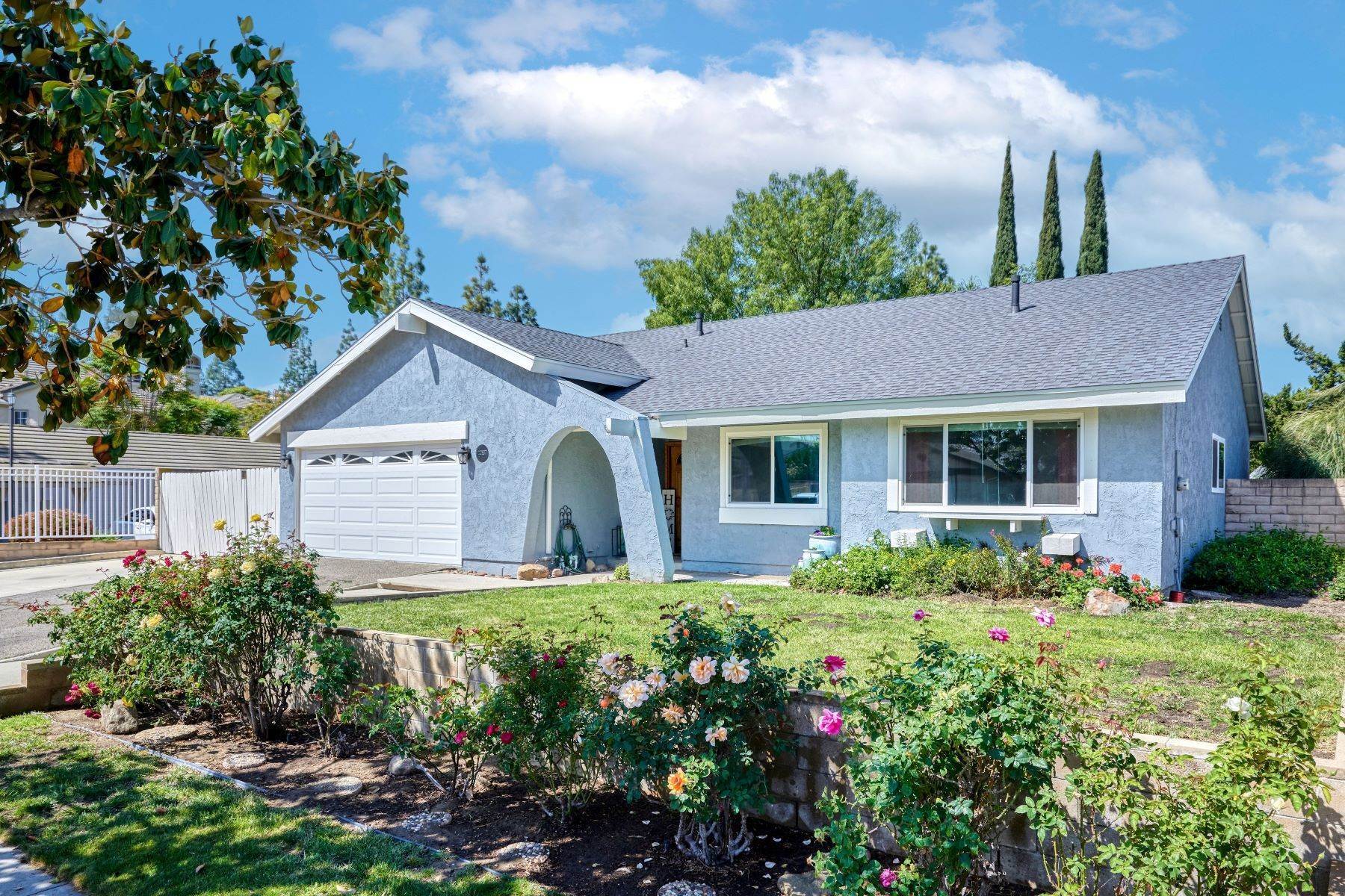 Single Family Homes por un Venta en Remodeled Single Story 4+2 Pool Home 1097 Waltham Road Simi Valley, California 93065 Estados Unidos