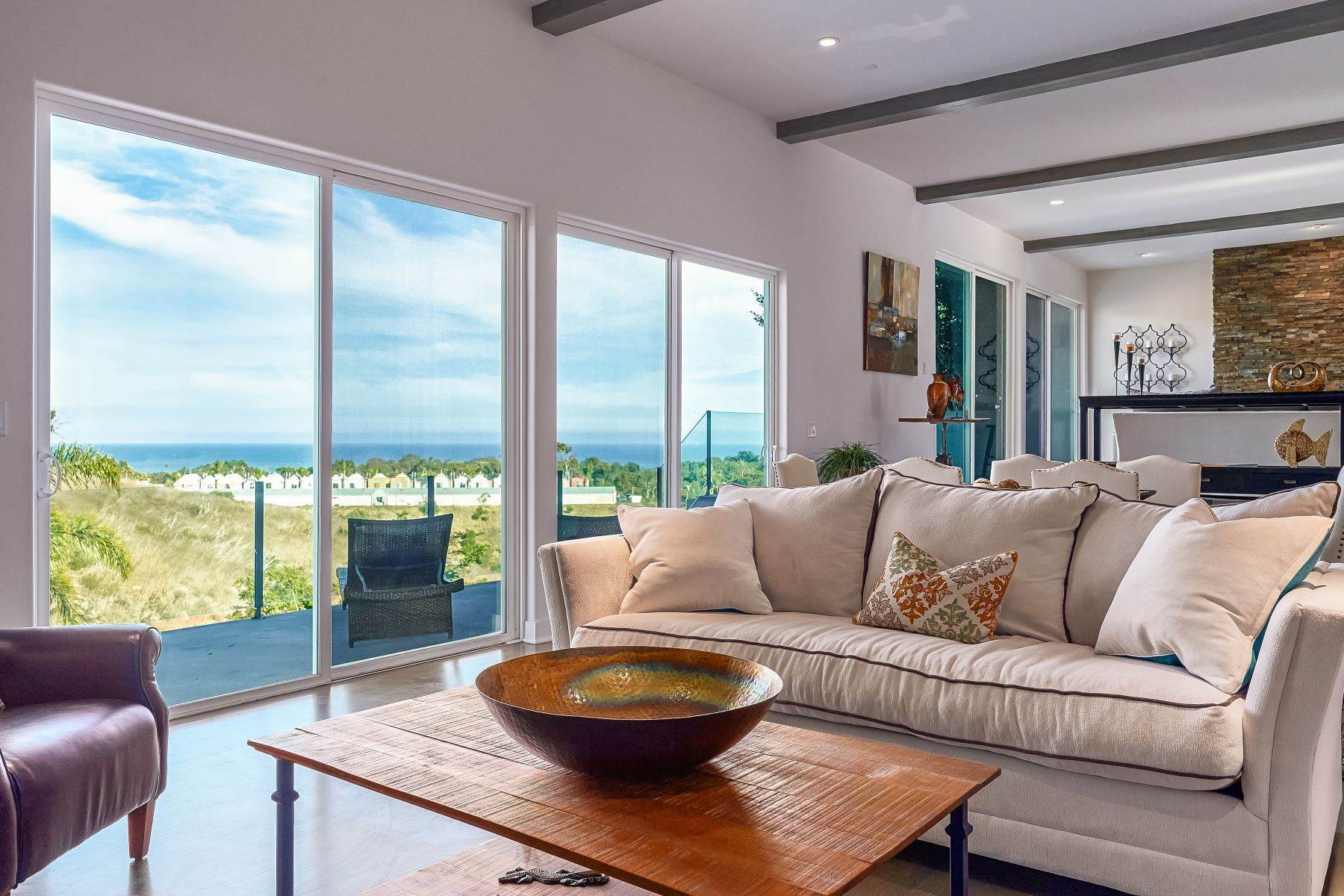 18. Single Family Homes for Sale at Malibu Gated Estate with Ocean Views 28907 Wight Road Malibu, California 90265 United States