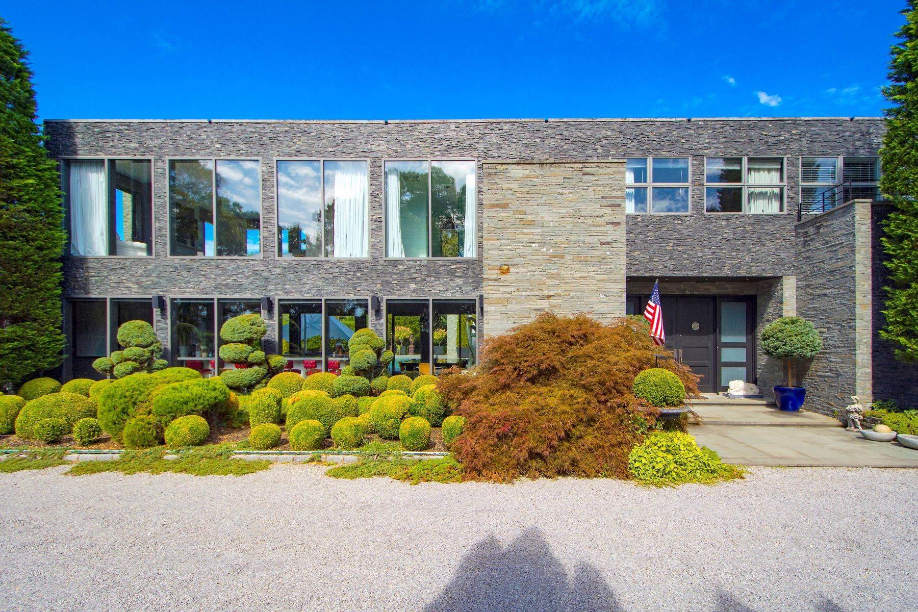 Single Family Homes at Spectacular Contemporary, Pond Views 46 Hildreth Ln Sagaponack, New York 11962 United States