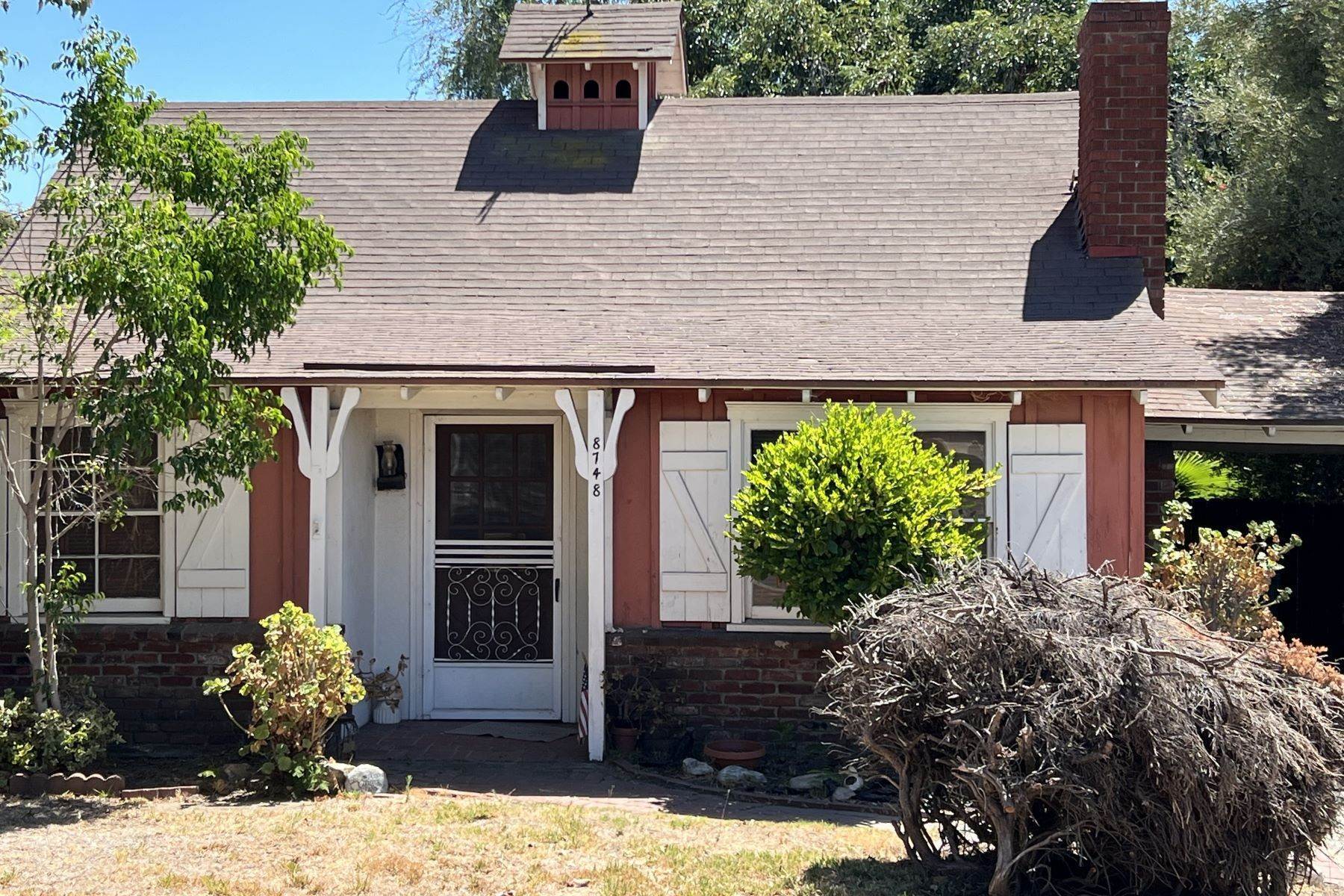 Single Family Homes 为 销售 在 8748 Longden Avenue 圣盖博, 加利福尼亚州 91775 美国