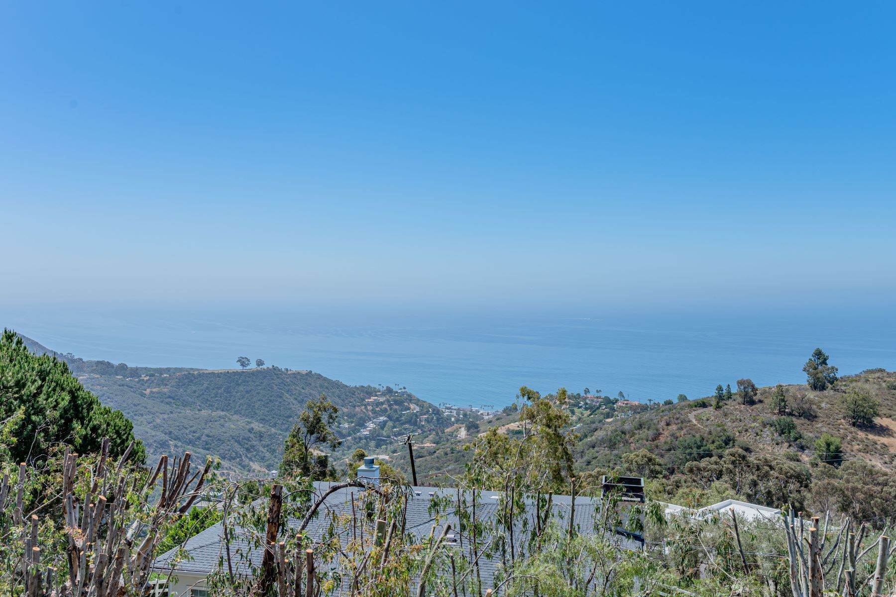 13. Single Family Homes for Sale at Stunning Ocean View Home 21825 Castlewood Drive Malibu, California 90265 United States
