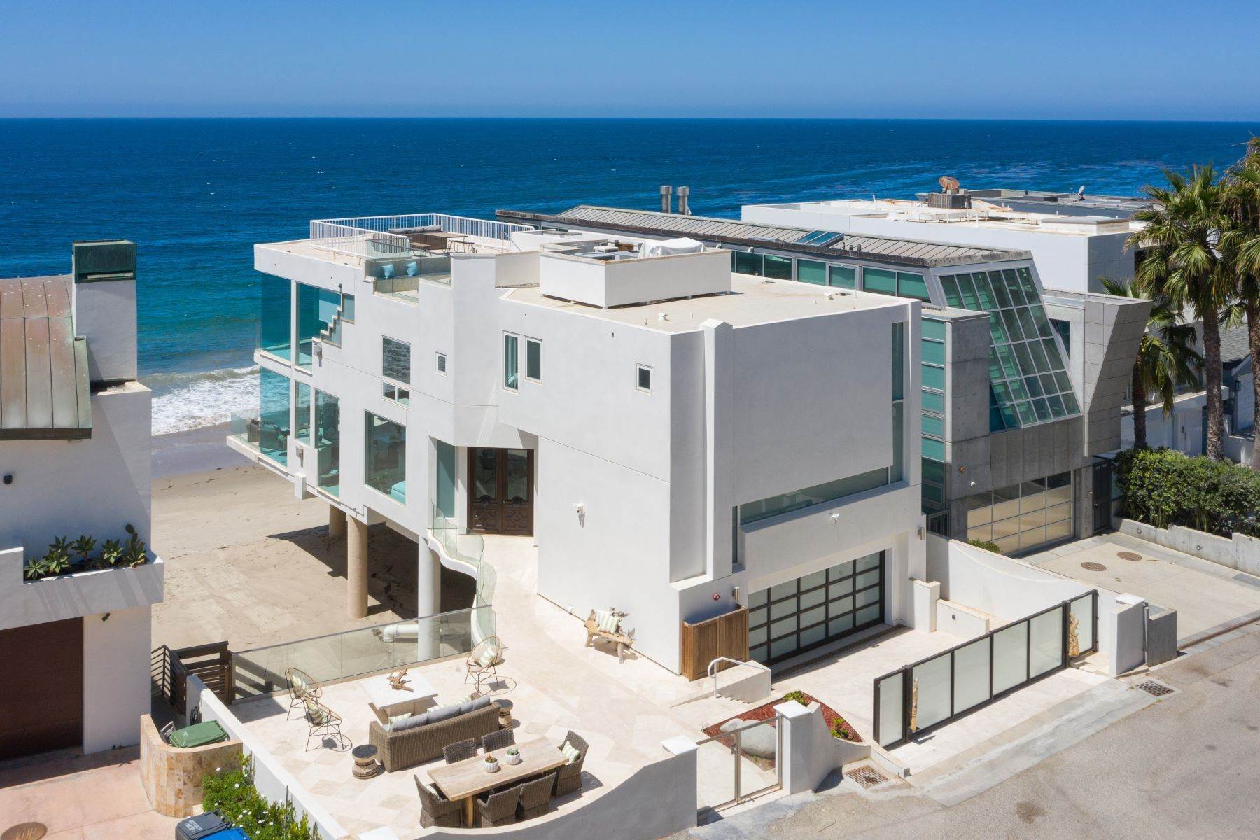 46. Single Family Homes for Sale at Malibu Beach Modern 31630 Sea Level Drive Malibu, California 90265 United States