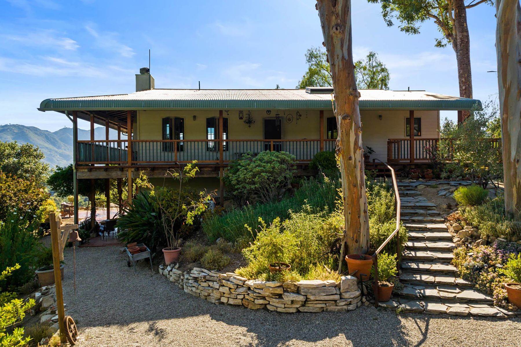 Single Family Homes 为 销售 在 Prime Topanga Location with Phenomenal View 托潘加, 加利福尼亚州 90290 美国