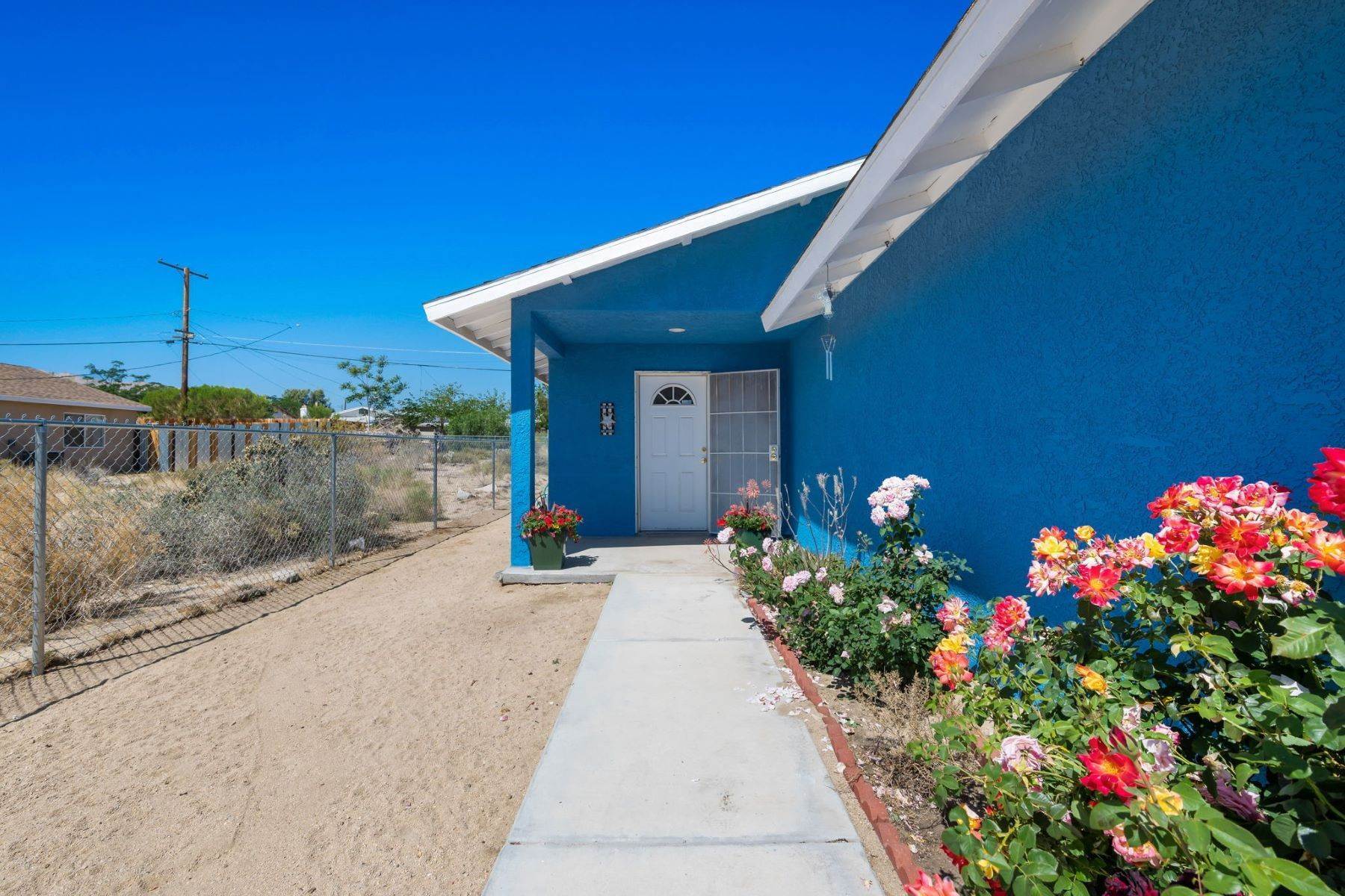 Single Family Homes for Sale at 62036 Bonair Road Joshua Tree, California 92252 United States