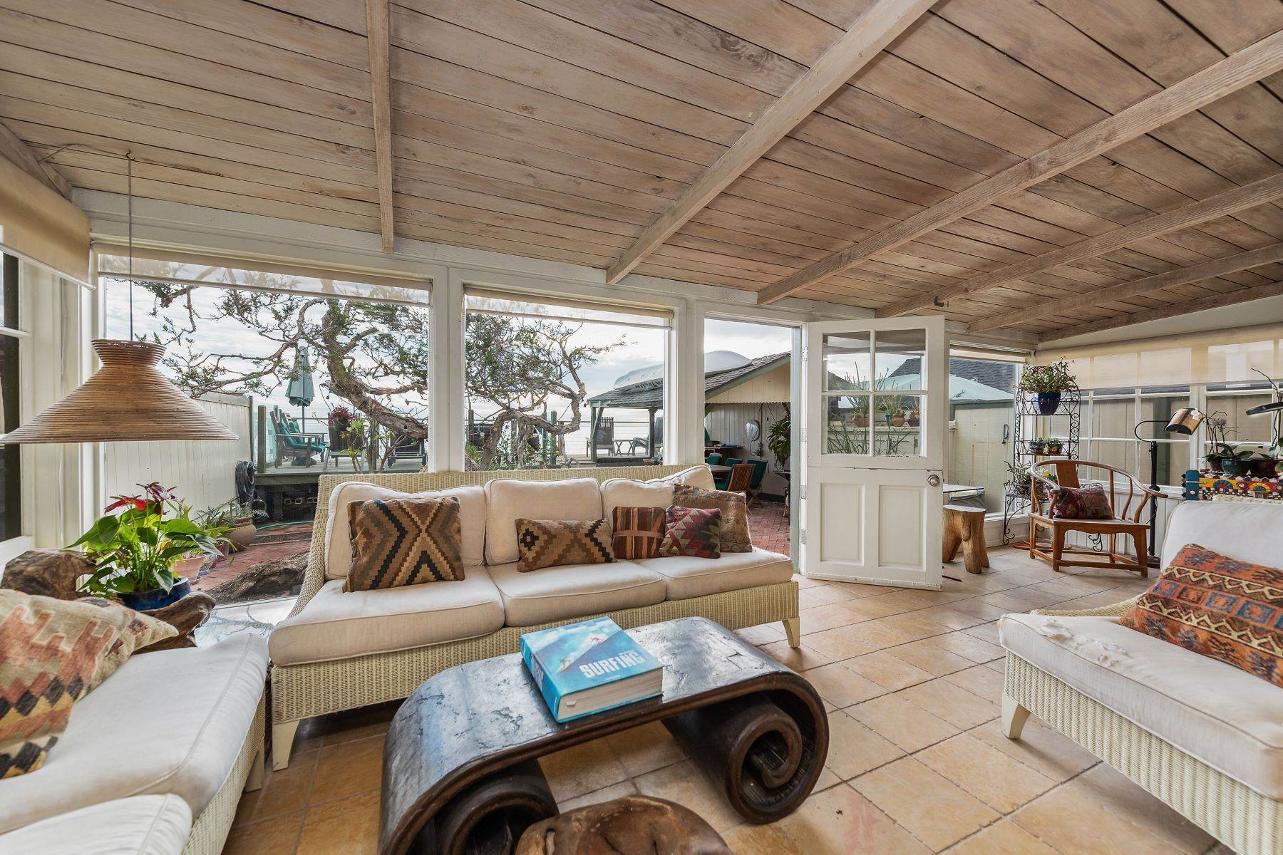 14. Single Family Homes for Sale at Malibu Colony Beach Home 23622 Malibu Colony Road Malibu, California 90265 United States
